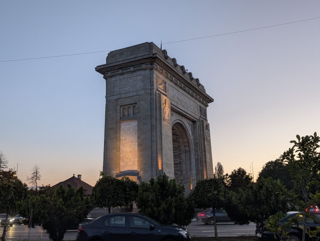 
L'arc de triomphe place Charles de Gaulle à Bucarest